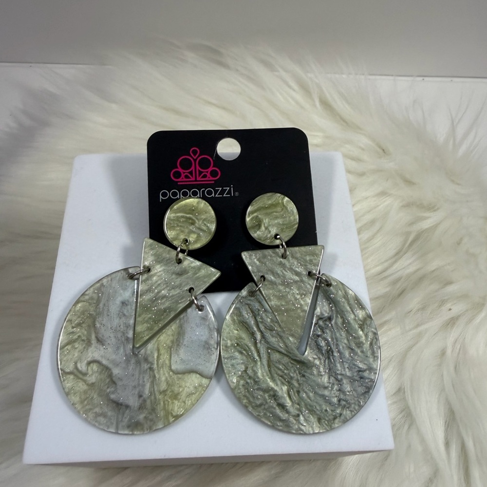 🩷5/$10🩷 Paparazzi Marbleized Olive Geometric Dangle Earrings